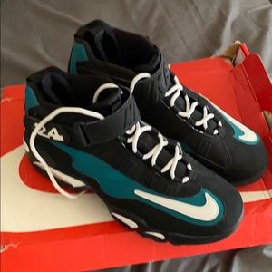 Nike size 11 air Griffey max 1